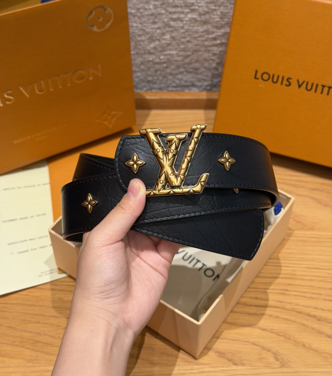 루이비통 LV 이니셜 모노그램 스터드 벨트 상세 이미지 3
