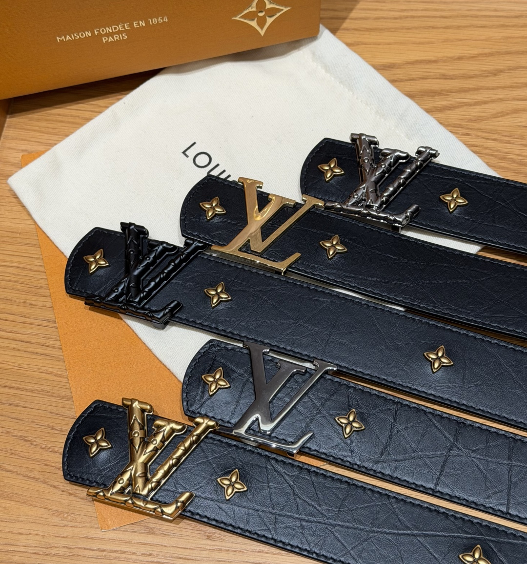 루이비통 LV 이니셜 트리용 가죽 벨트 상세 이미지 3