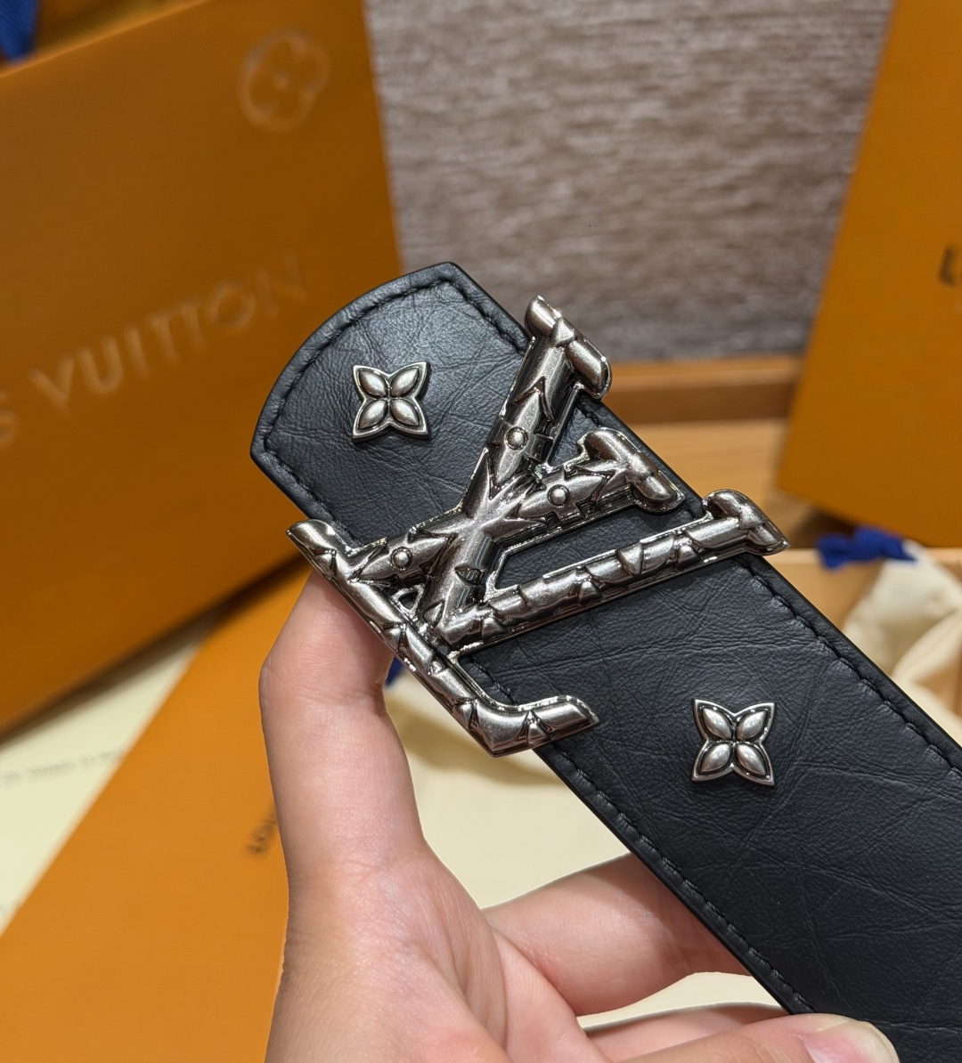루이비통 LV 이니셜 모노그램 40mm 벨트 상세 이미지 3