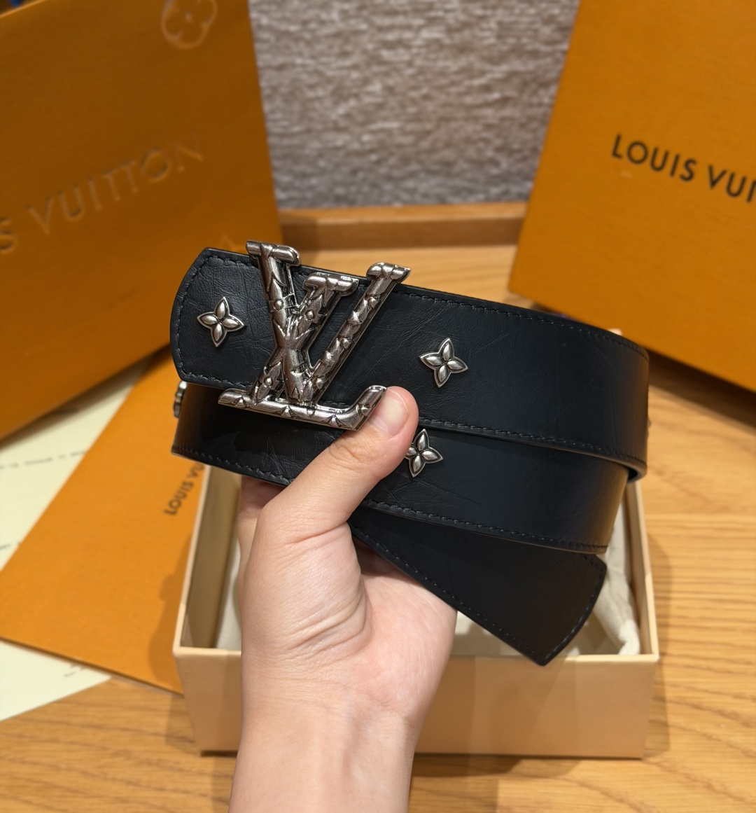루이비통 LV 이니셜 모노그램 40mm 벨트 상세 이미지 2