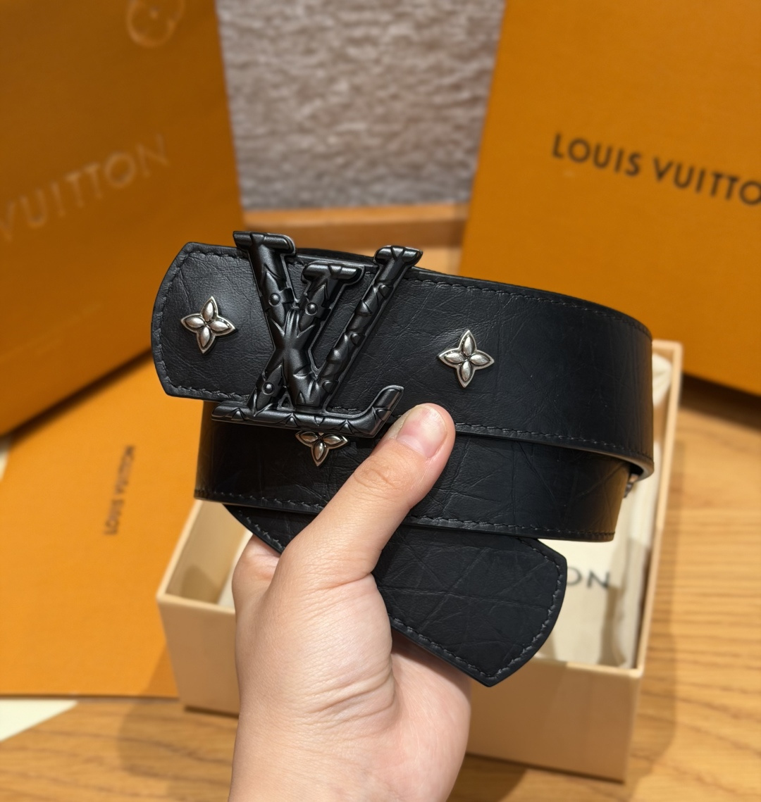 루이비통 LV 이니셜 40mm 트리옹 가죽 벨트 상세 이미지 3