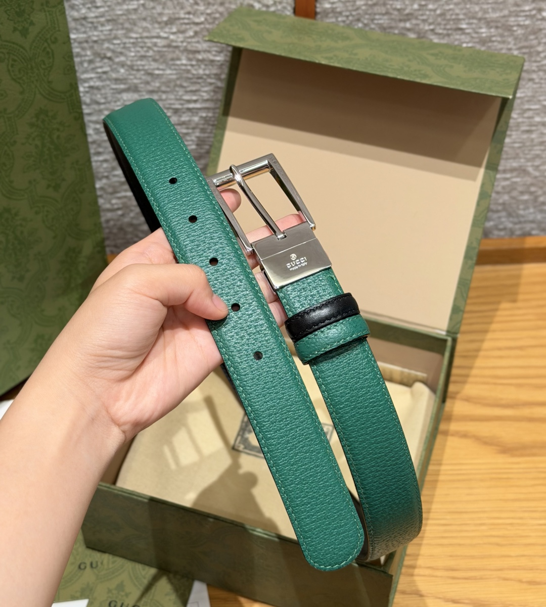 구찌 G 로고 스퀘어 버클 그레인 카프스킨 벨트 상세 이미지 8