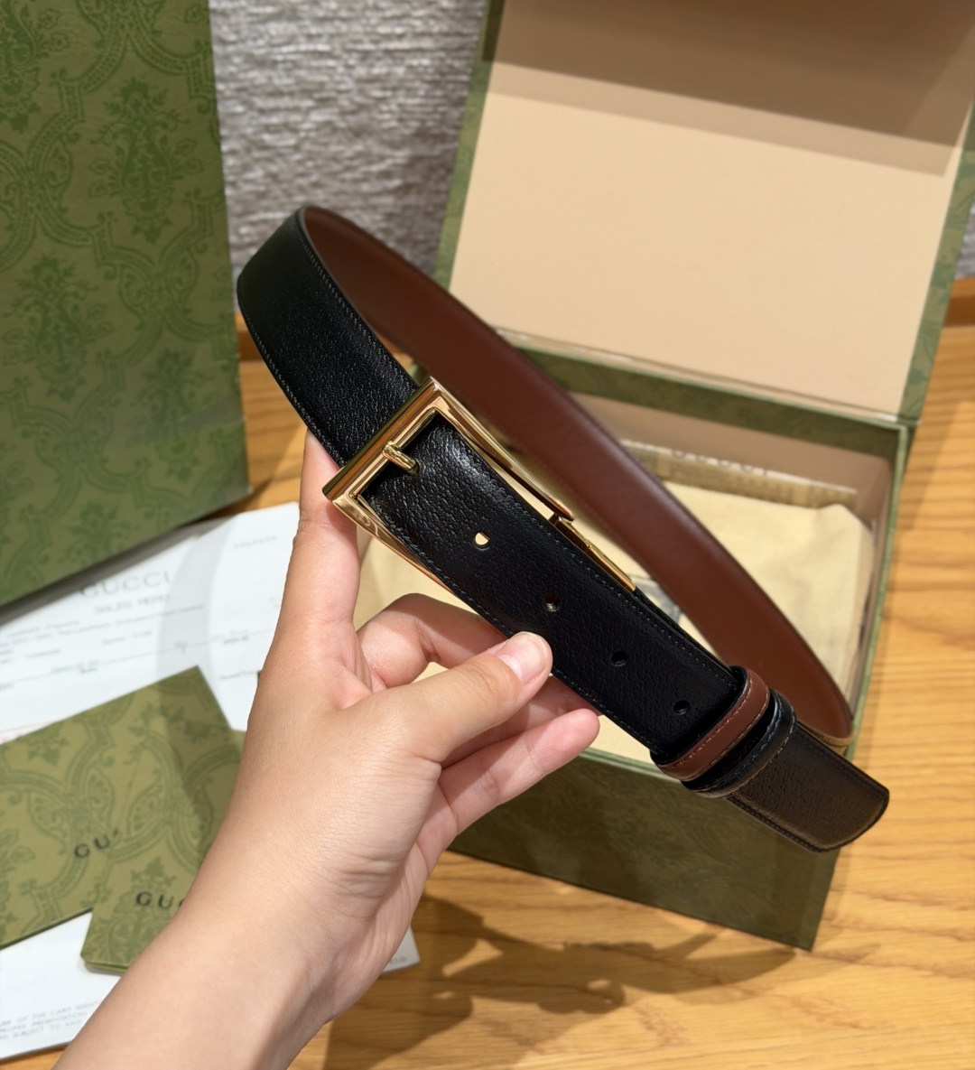 구찌 G 로고 스퀘어 버클 그레인 카프스킨 벨트 상세 이미지 8