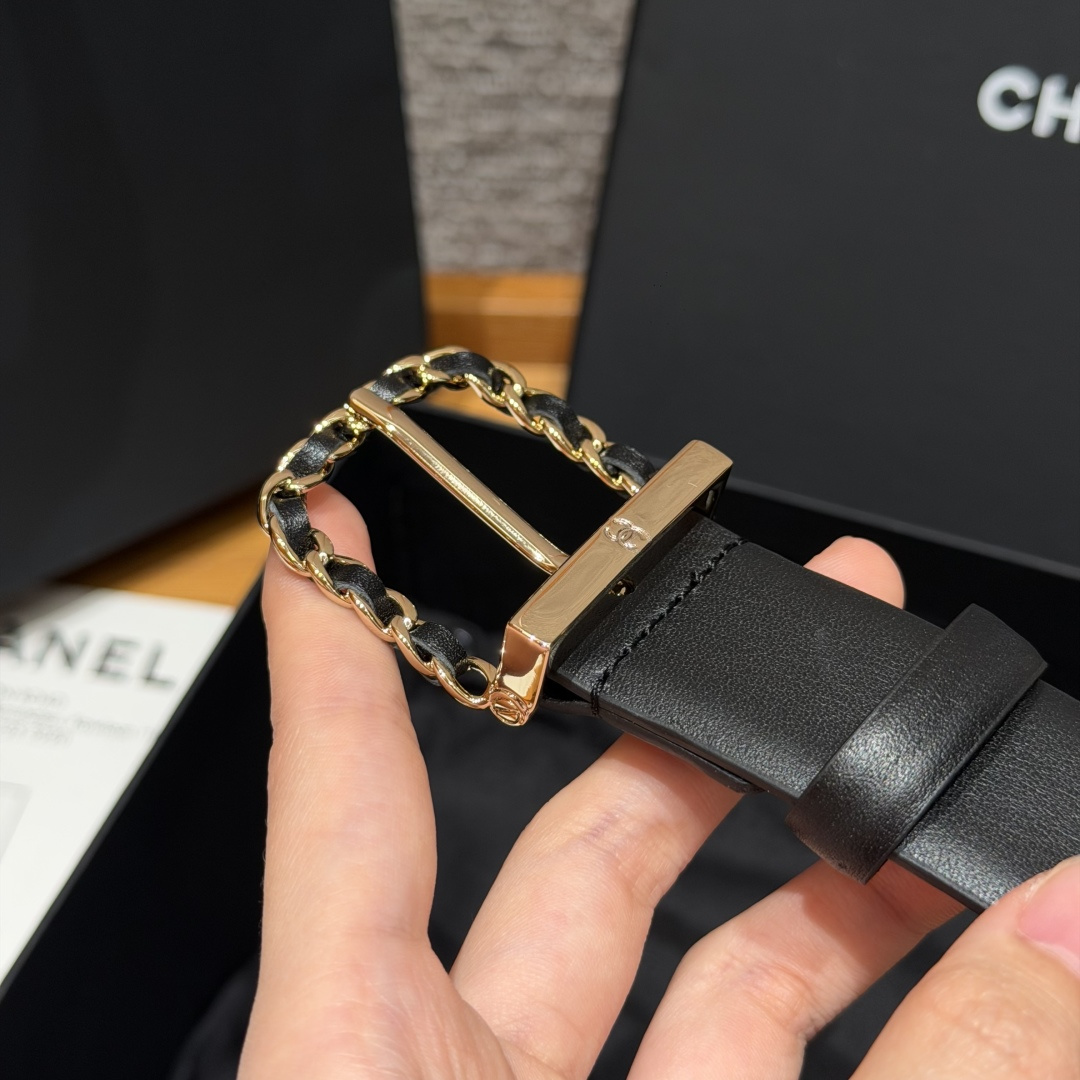 香家 Calfskin & Metal Belt 30mm 皮质腰带 采用光滑小牛皮打造 搭配穿皮链条装饰针扣-Chinese UA Cheap High Quatity Brand Clothes Bags handbags Sneakers wholesale wholesaler seller from China Factory suppliers Fashion Clothing Shoes best Quality Beautiful Price 香家 Calfskin & Metal Belt 30mm 皮质腰带 采用光滑小牛皮打造 搭配穿皮链条装饰针扣