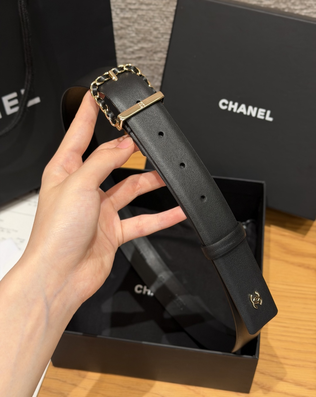 香家 Calfskin & Metal Belt 30mm 皮质腰带 采用光滑小牛皮打造 搭配穿皮链条装饰针扣-Chinese UA Cheap High Quatity Brand Clothes Bags handbags Sneakers wholesale wholesaler seller from China Factory suppliers Fashion Clothing Shoes best Quality Beautiful Price 香家 Calfskin & Metal Belt 30mm 皮质腰带 采用光滑小牛皮打造 搭配穿皮链条装饰针扣