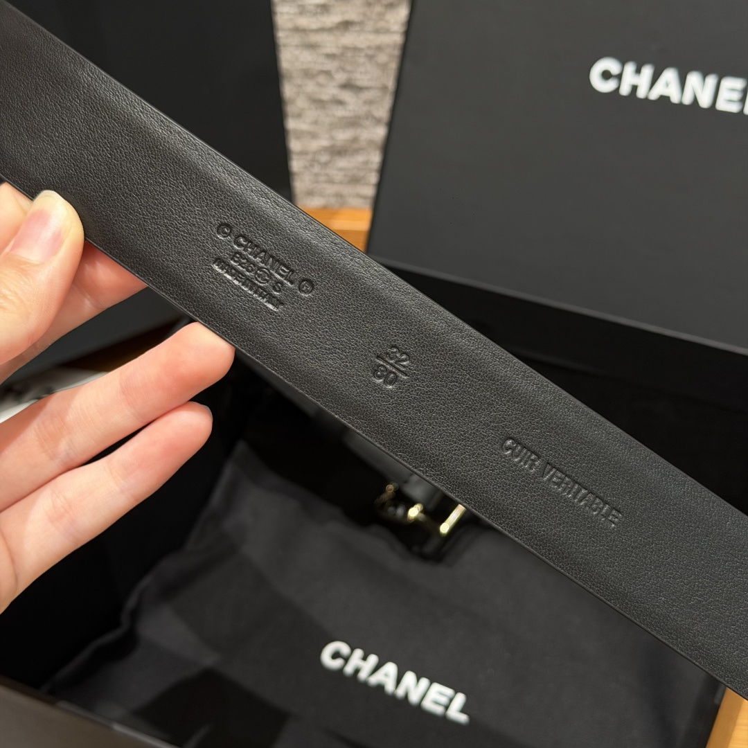 香家 Calfskin & Metal Belt 30mm 皮质腰带 采用光滑小牛皮打造 搭配穿皮链条装饰针扣-Chinese UA Cheap High Quatity Brand Clothes Bags handbags Sneakers wholesale wholesaler seller from China Factory suppliers Fashion Clothing Shoes best Quality Beautiful Price 香家 Calfskin & Metal Belt 30mm 皮质腰带 采用光滑小牛皮打造 搭配穿皮链条装饰针扣