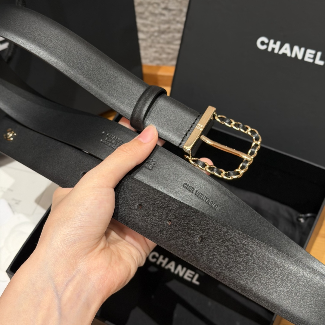 香家 Calfskin & Metal Belt 30mm 皮质腰带 采用光滑小牛皮打造 搭配穿皮链条装饰针扣-Chinese UA Cheap High Quatity Brand Clothes Bags handbags Sneakers wholesale wholesaler seller from China Factory suppliers Fashion Clothing Shoes best Quality Beautiful Price 香家 Calfskin & Metal Belt 30mm 皮质腰带 采用光滑小牛皮打造 搭配穿皮链条装饰针扣