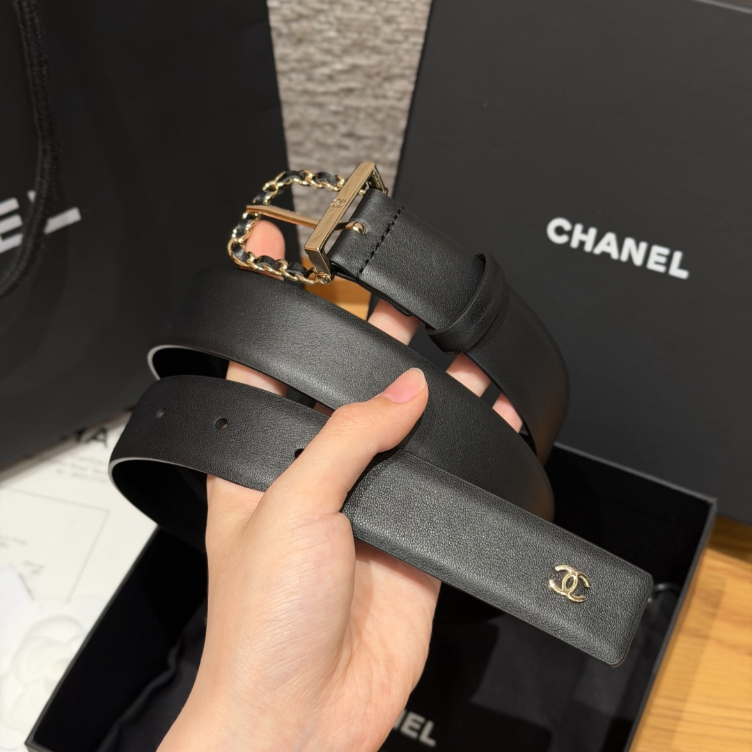 香家 Calfskin & Metal Belt 30mm 皮质腰带 采用光滑小牛皮打造 搭配穿皮链条装饰针扣-Chinese UA Cheap High Quatity Brand Clothes Bags handbags Sneakers wholesale wholesaler seller from China Factory suppliers Fashion Clothing Shoes best Quality Beautiful Price 香家 Calfskin & Metal Belt 30mm 皮质腰带 采用光滑小牛皮打造 搭配穿皮链条装饰针扣