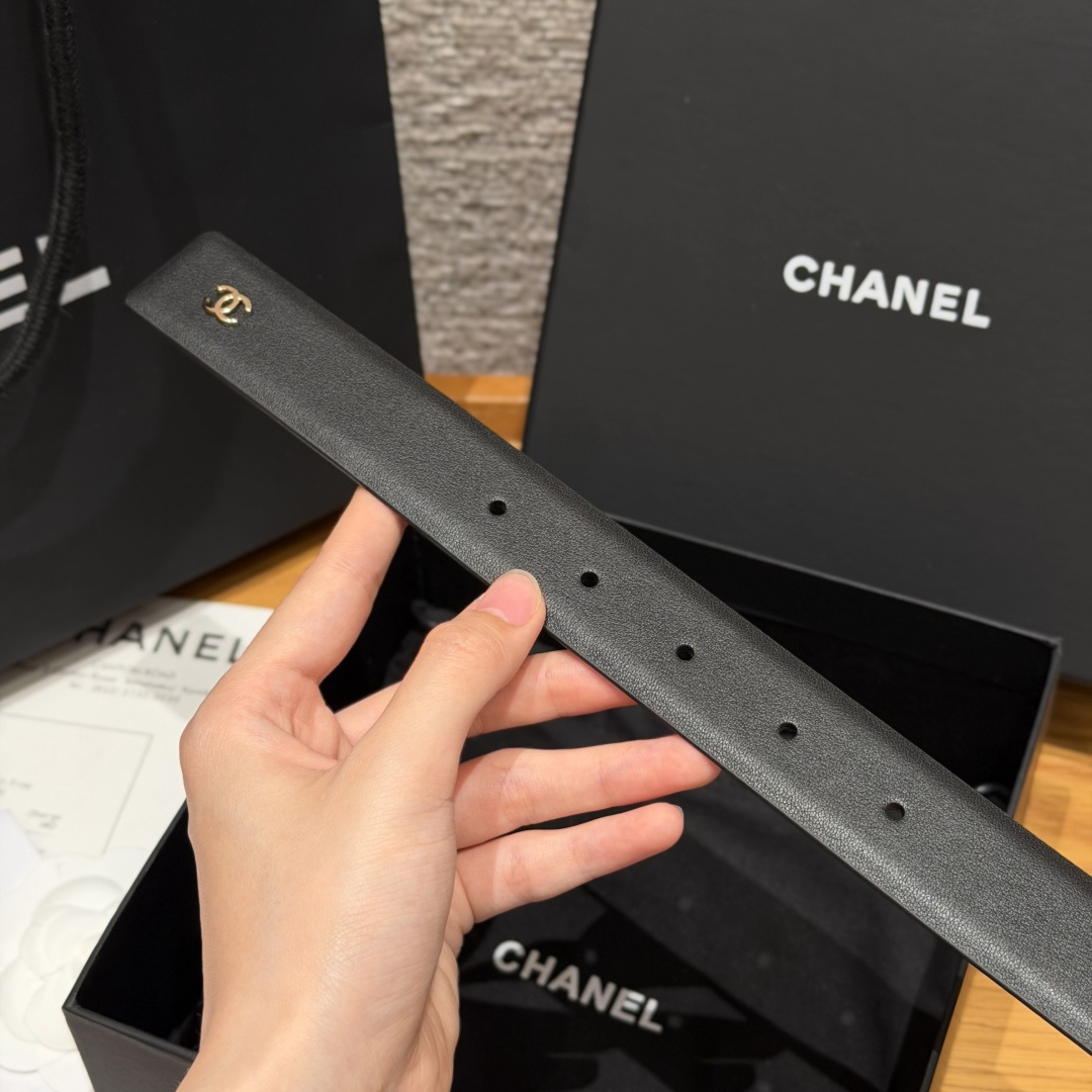 香家 Calfskin & Metal Belt 30mm 皮质腰带 采用光滑小牛皮打造 搭配穿皮链条装饰针扣-Chinese UA Cheap High Quatity Brand Clothes Bags handbags Sneakers wholesale wholesaler seller from China Factory suppliers Fashion Clothing Shoes best Quality Beautiful Price 香家 Calfskin & Metal Belt 30mm 皮质腰带 采用光滑小牛皮打造 搭配穿皮链条装饰针扣