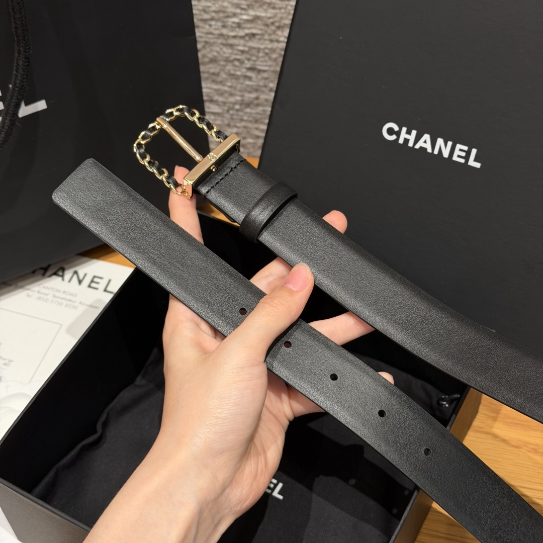 香家 Calfskin & Metal Belt 30mm 皮质腰带 采用光滑小牛皮打造 搭配穿皮链条装饰针扣-Chinese UA Cheap High Quatity Brand Clothes Bags handbags Sneakers wholesale wholesaler seller from China Factory suppliers Fashion Clothing Shoes best Quality Beautiful Price 香家 Calfskin & Metal Belt 30mm 皮质腰带 采用光滑小牛皮打造 搭配穿皮链条装饰针扣