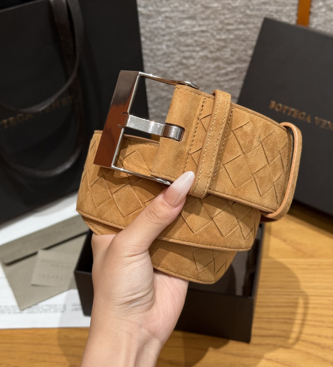 보테가베네타 브로큰업 인트레치오 스웨이드 벨트 상세 이미지 2