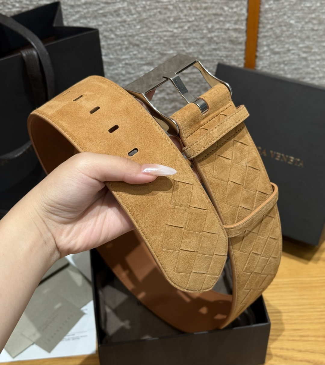 보테가베네타 브로큰업 인트레치오 스웨이드 벨트 상세 이미지 4