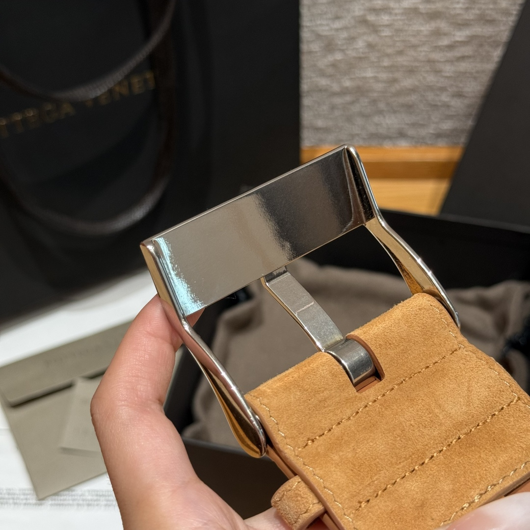 보테가베네타 브로큰업 인트레치오 스웨이드 벨트 상세 이미지 6