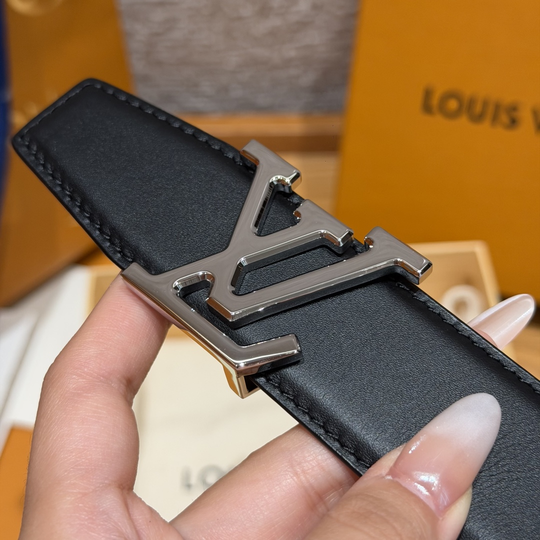 루이비통 LV 이니셜 리버시블 송아지가죽 벨트 40MM 상세 이미지 4