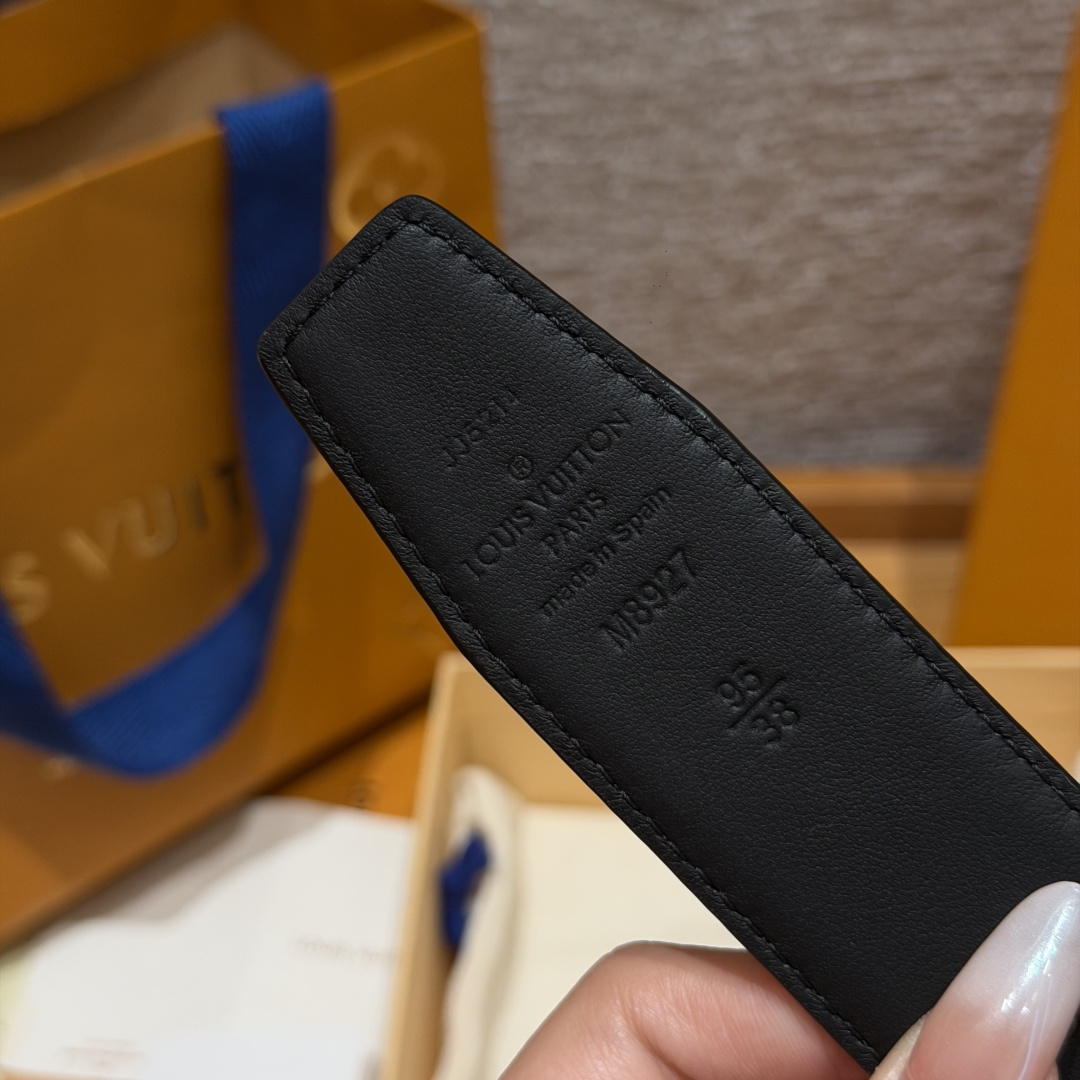 루이비통 LV 이니셜 리버시블 송아지가죽 벨트 상세 이미지 7