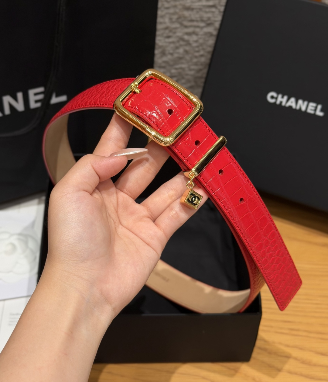 香家✨ Leather Belt with CC Charm,Crocodile Embossed Ca 香家✨ Leather Belt with CC Charm,Crocodile Embossed Ca