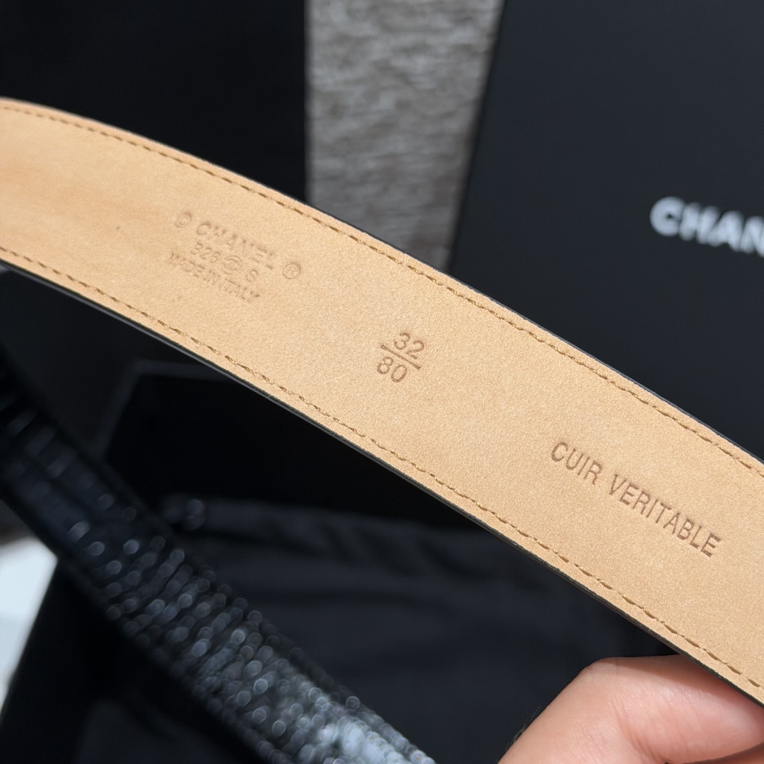 香家✨ Leather Belt with CC Charm,Crocodile Embossed Ca