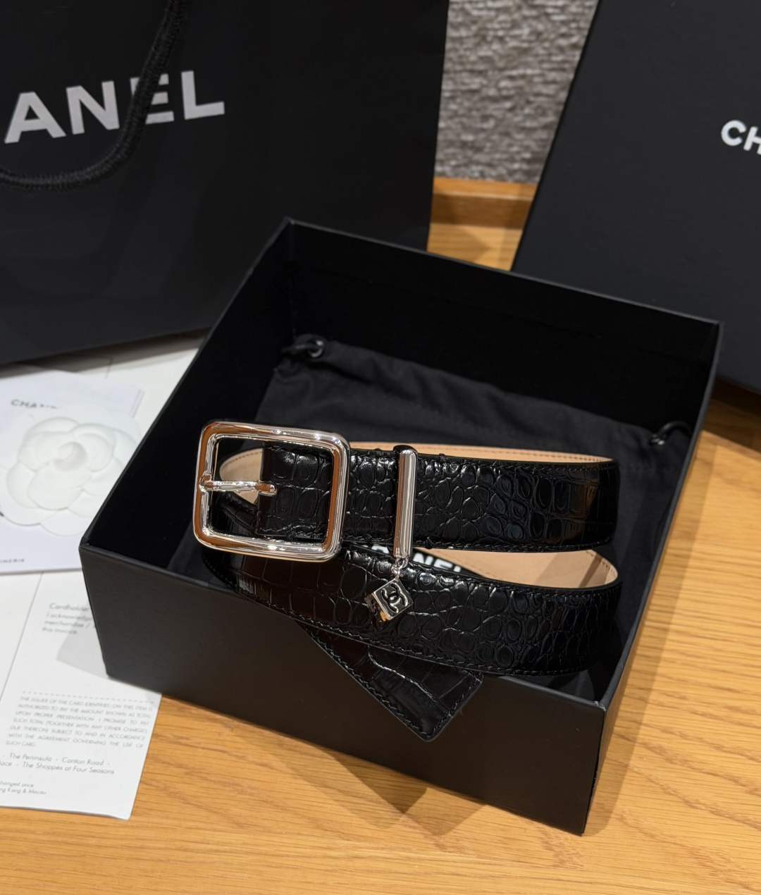 香家✨ Leather Belt with CC Charm,Crocodile Embossed Ca