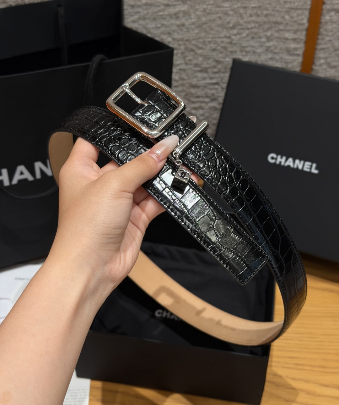 香家✨ Leather Belt with CC Charm,Crocodile Embossed Ca