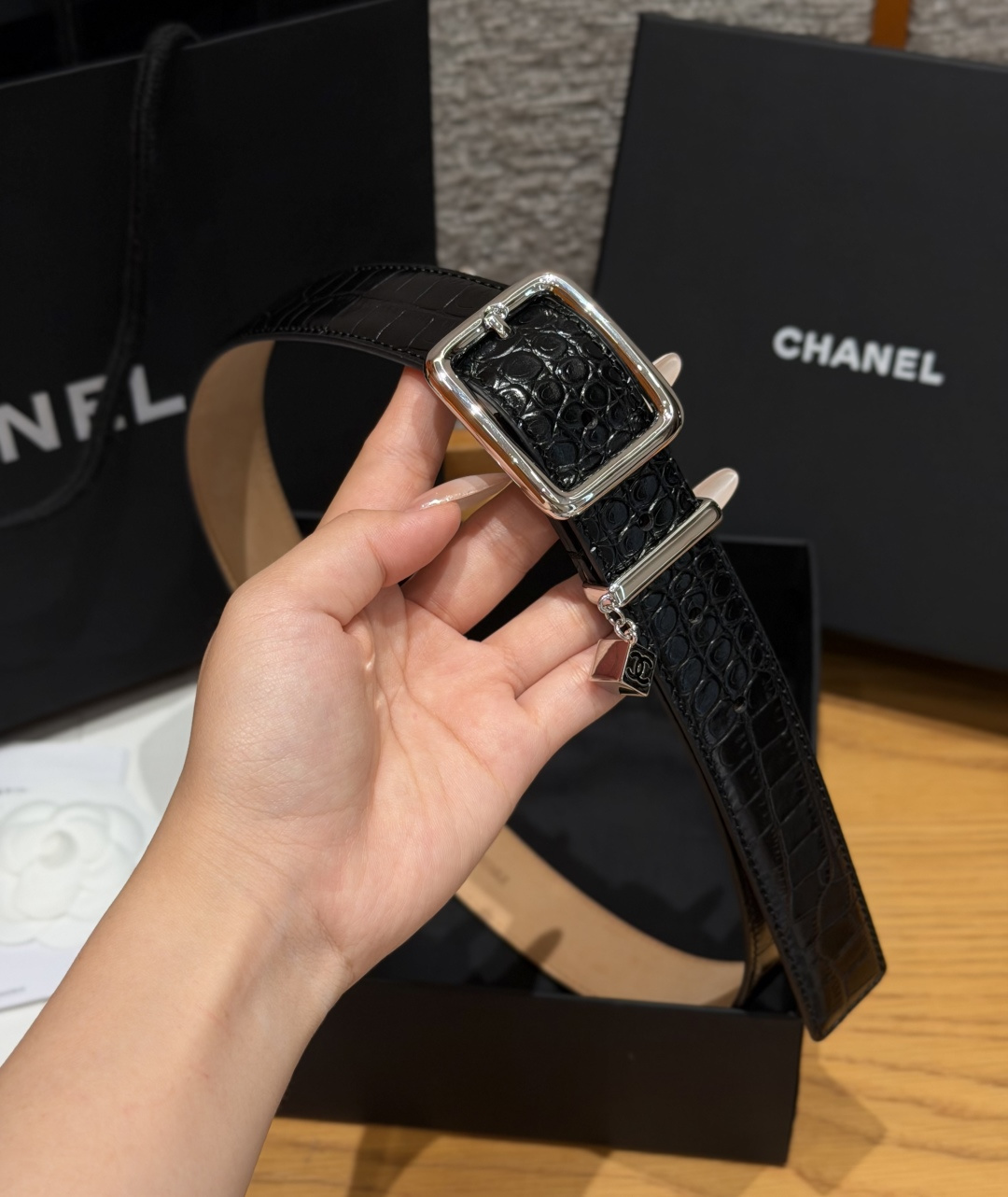 香家✨ Leather Belt with CC Charm,Crocodile Embossed Ca