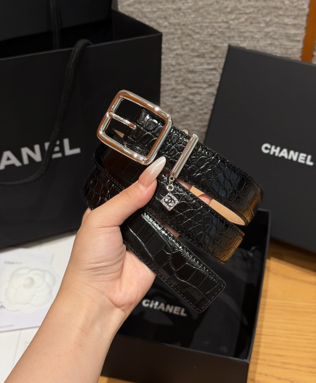 香家✨ Leather Belt with CC Charm,Crocodile Embossed Ca