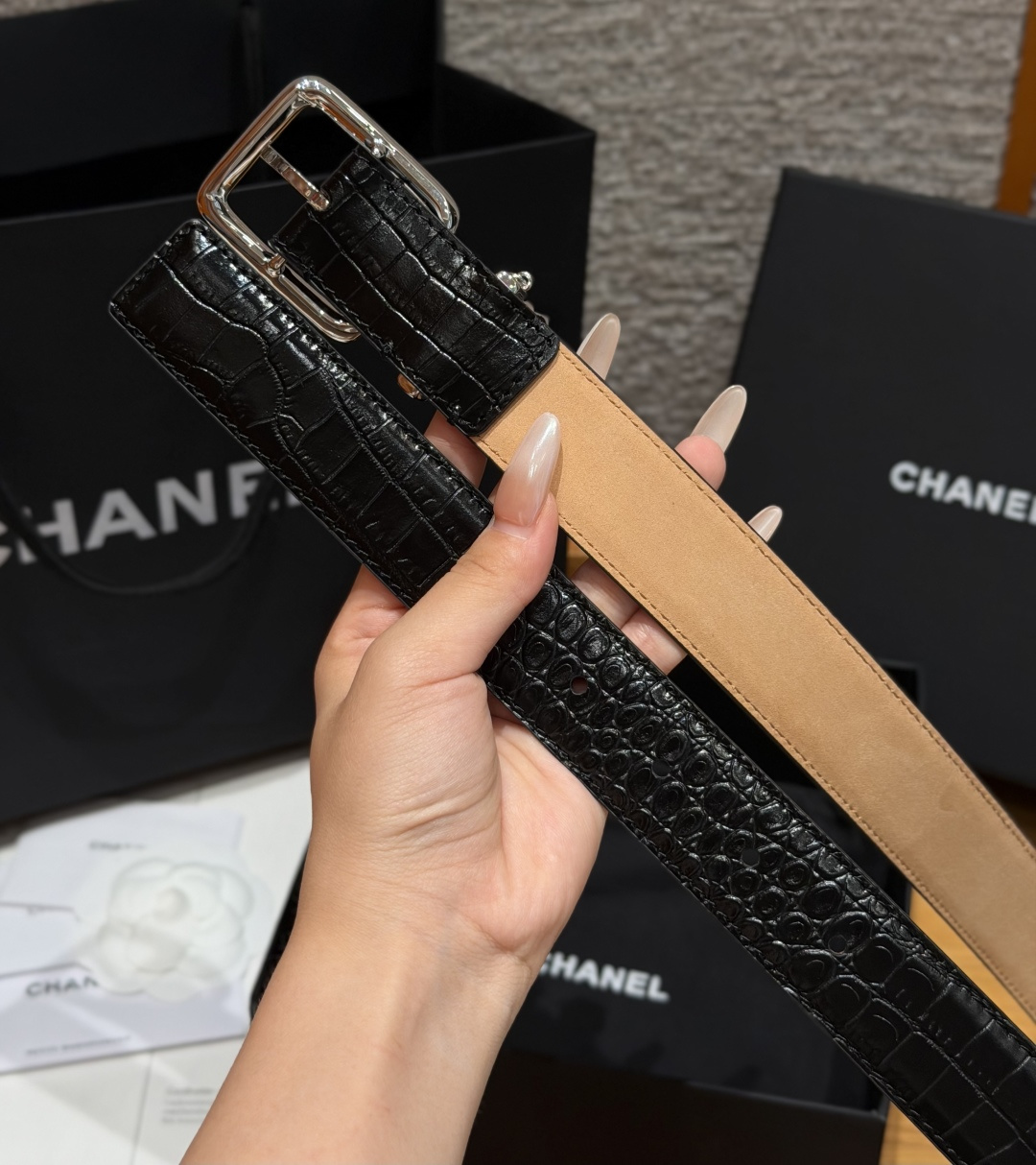 香家✨ Leather Belt with CC Charm,Crocodile Embossed Ca