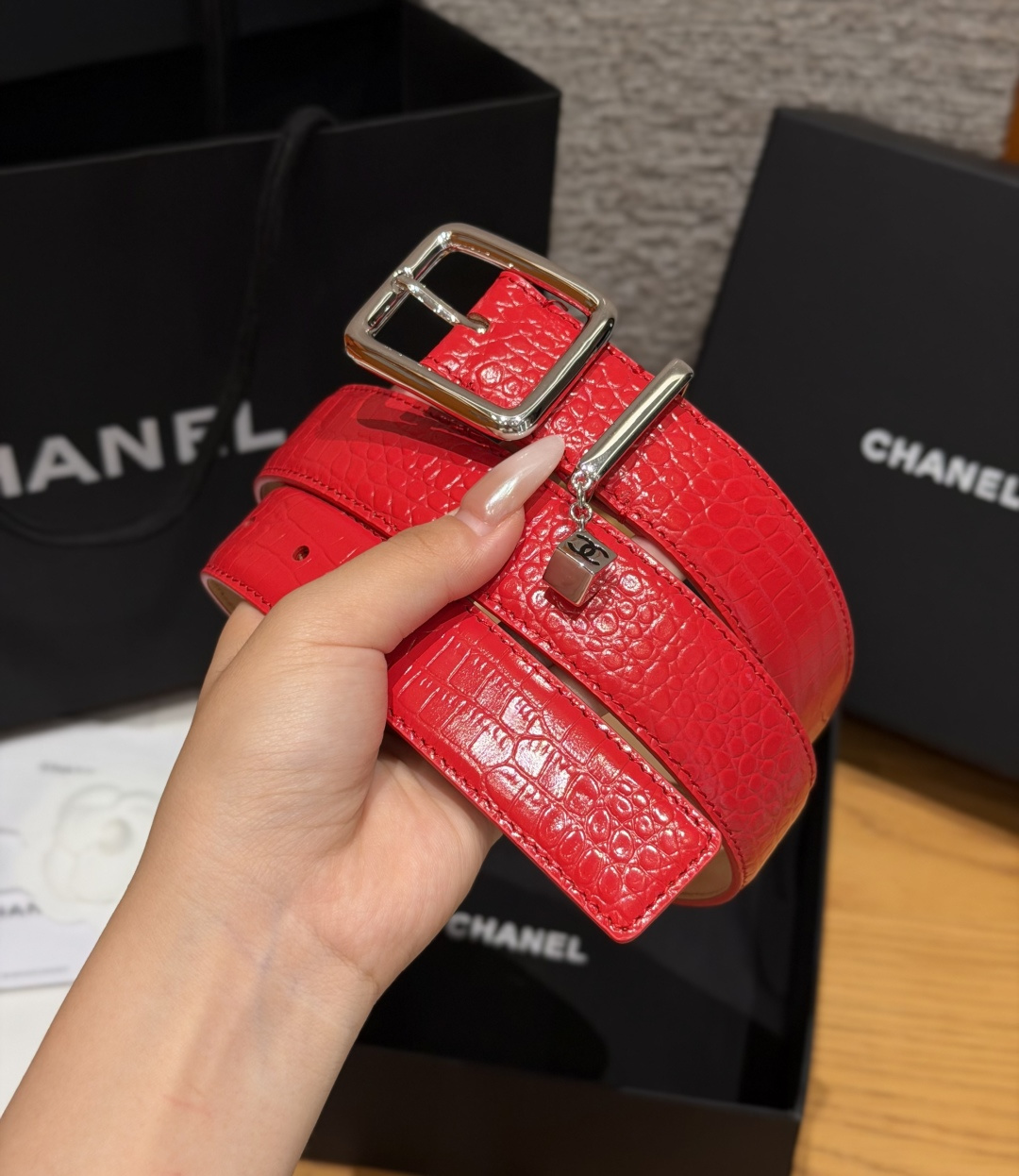 香家✨ Leather Belt with CC Charm,Crocodile Embossed Ca 香家✨ Leather Belt with CC Charm,Crocodile Embossed Ca