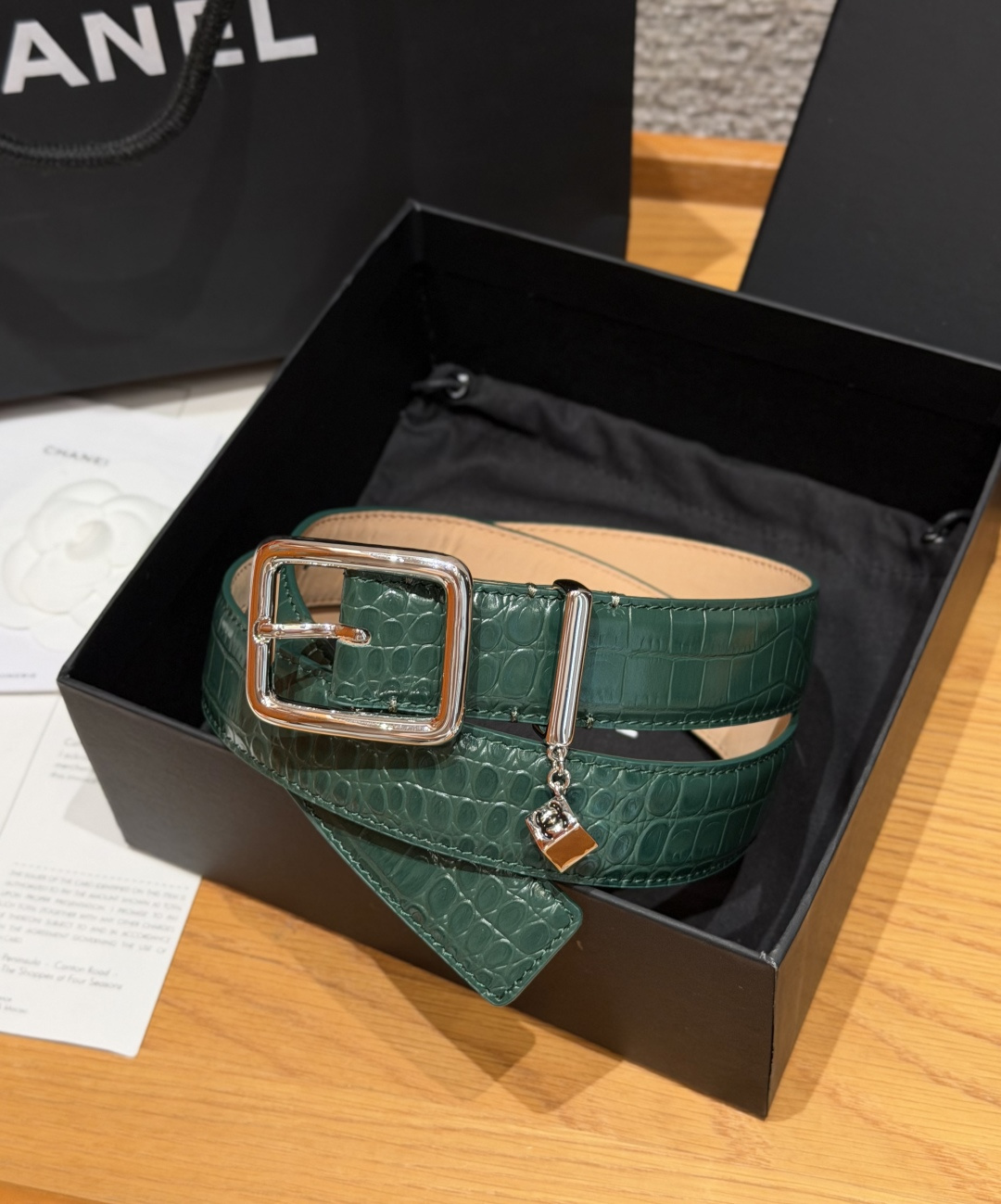 香家✨ Leather Belt with CC Charm,Crocodile Embossed Ca 香家✨ Leather Belt with CC Charm,Crocodile Embossed Ca