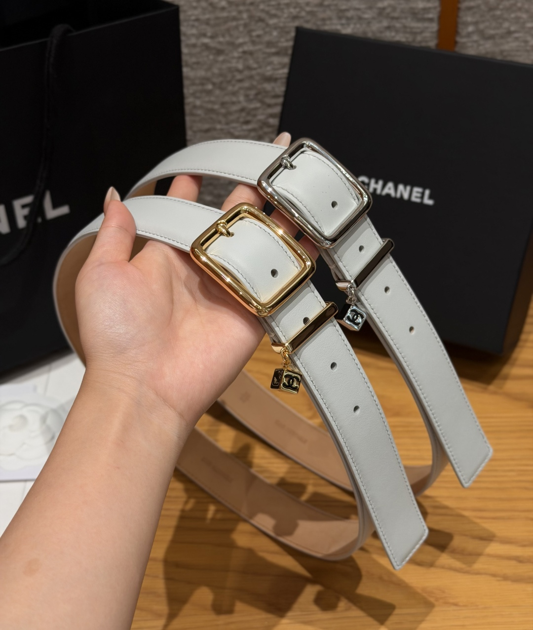 香家✨Leather Belt with CC Charm, Calfskin 30mm 带双C吊饰的皮