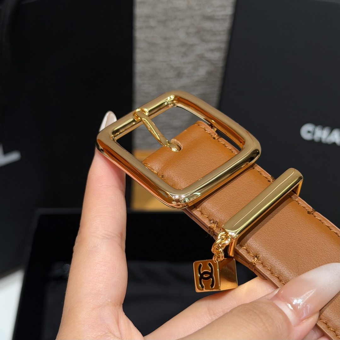 香家✨Leather Belt with CC Charm, Calfskin 30mm 带双C吊饰的皮