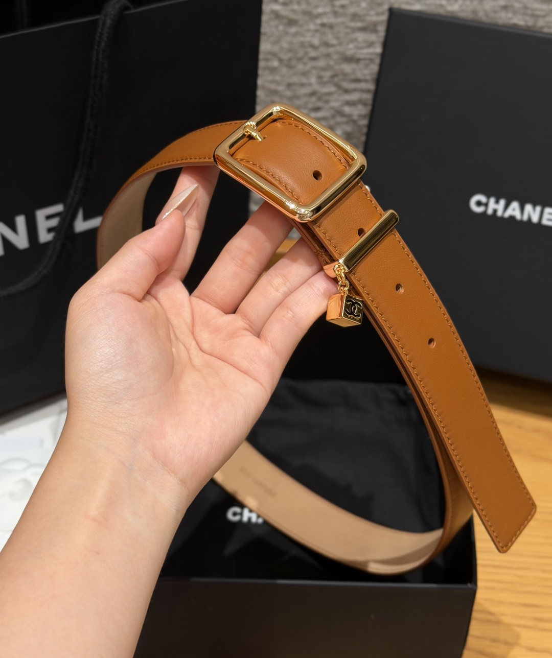 香家✨Leather Belt with CC Charm, Calfskin 30mm 带双C吊饰的皮