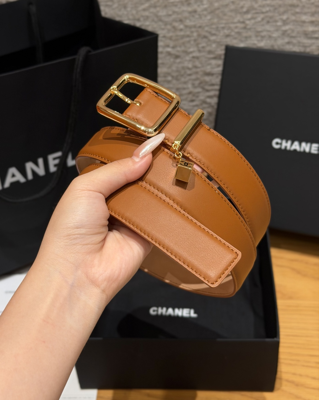 香家✨Leather Belt with CC Charm, Calfskin 30mm 带双C吊饰的皮