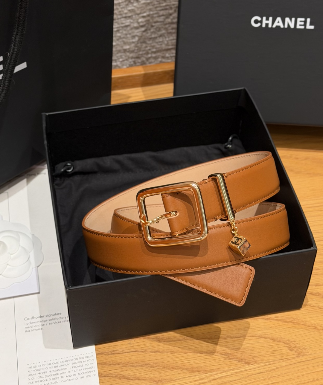 香家✨Leather Belt with CC Charm, Calfskin 30mm 带双C吊饰的皮