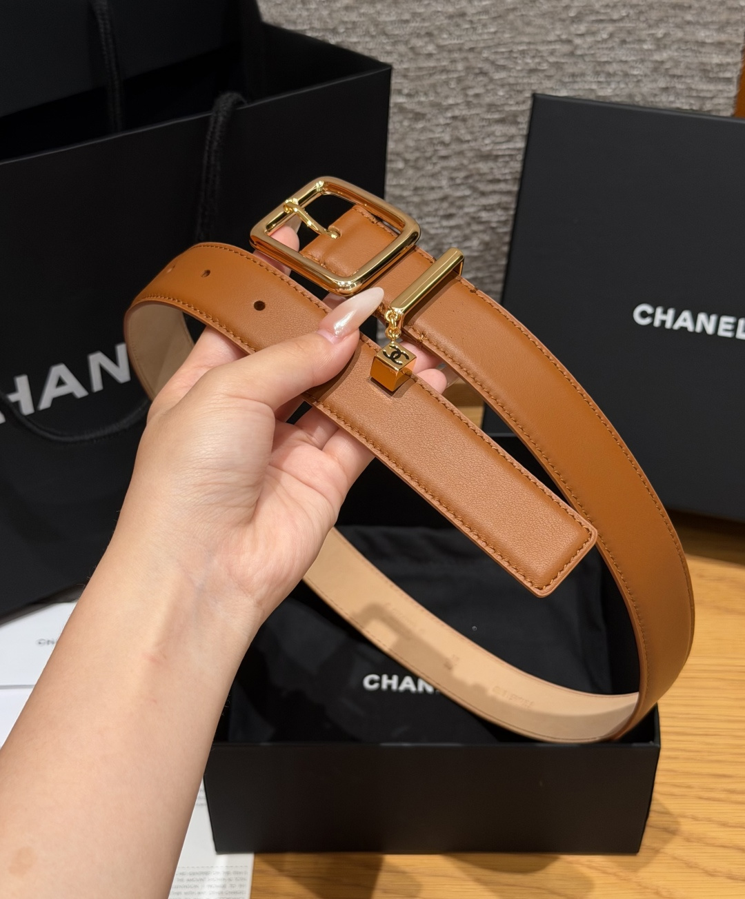 香家✨Leather Belt with CC Charm, Calfskin 30mm 带双C吊饰的皮
