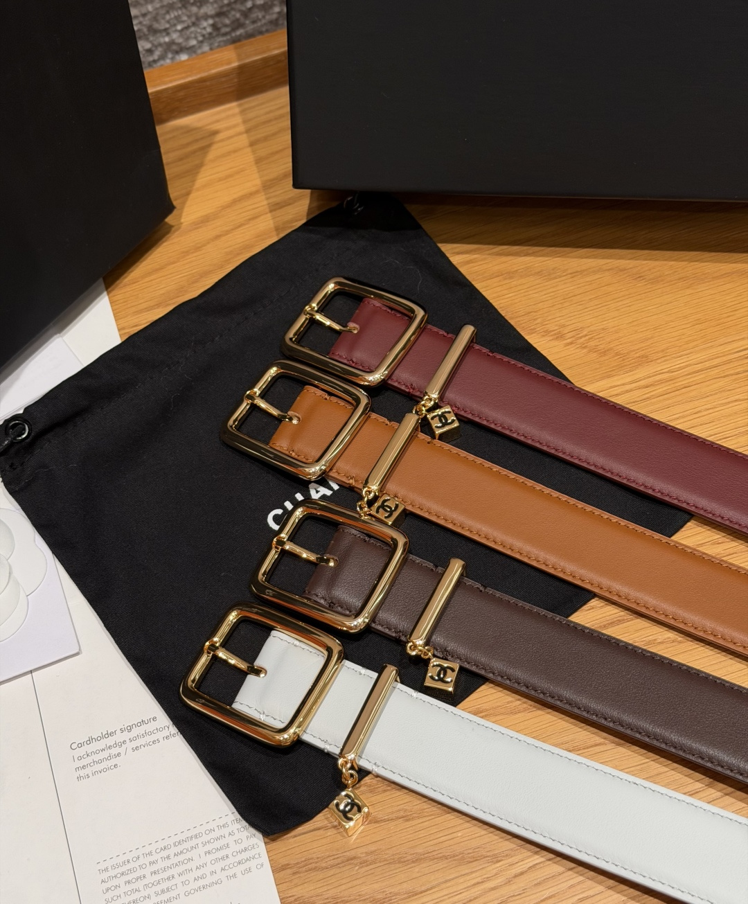 香家✨Leather Belt with CC Charm, Calfskin 30mm 带双C吊饰的皮
