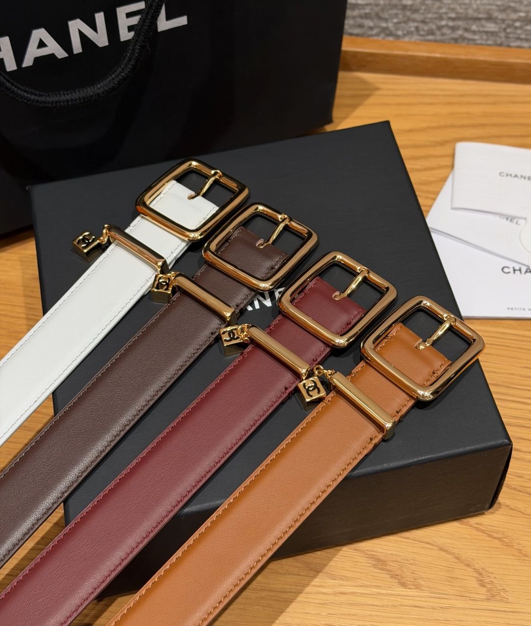 香家✨Leather Belt with CC Charm, Calfskin 30mm 带双C吊饰的皮