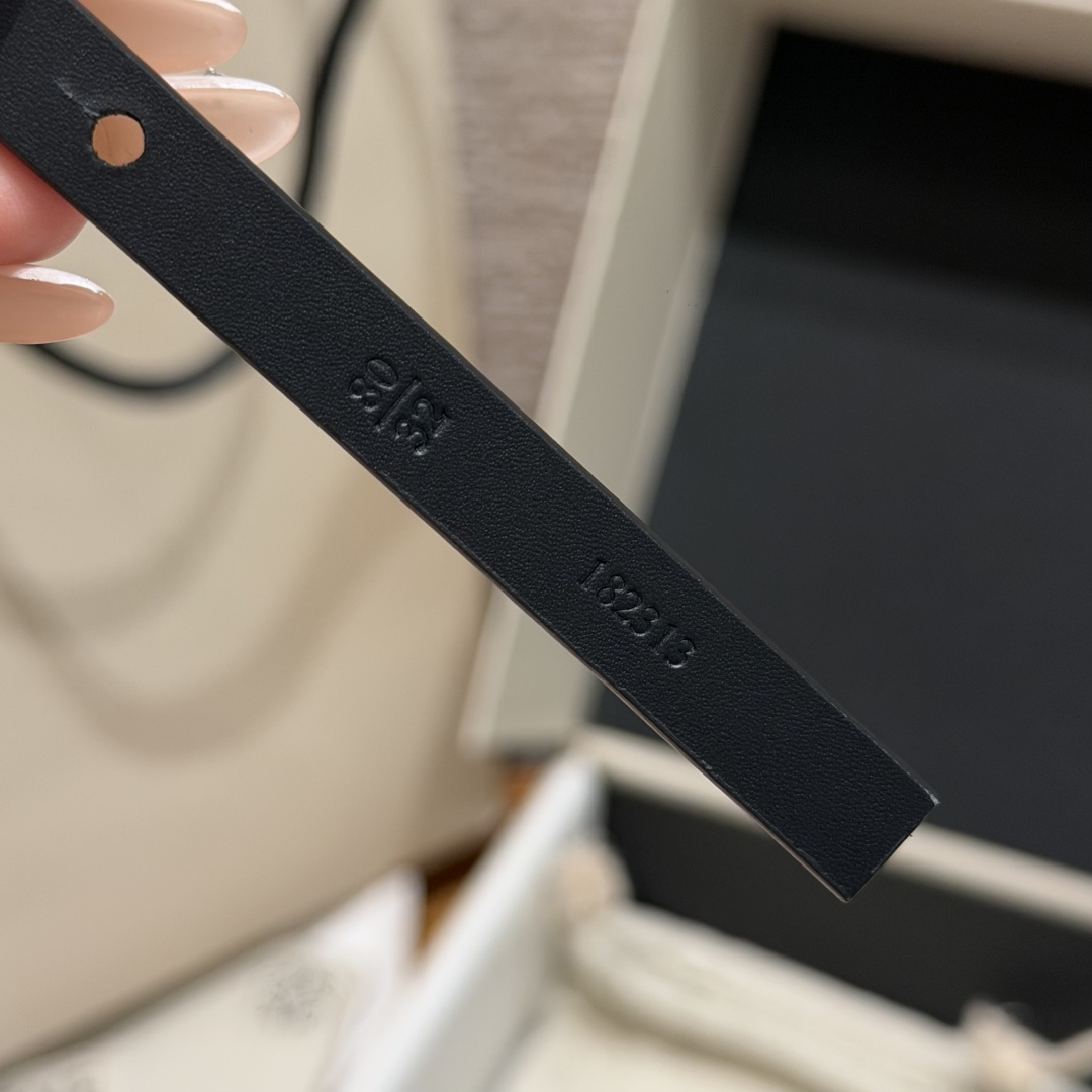 意威家✨ Reversible Anagram Belt in Smooth Calfskin 10mm