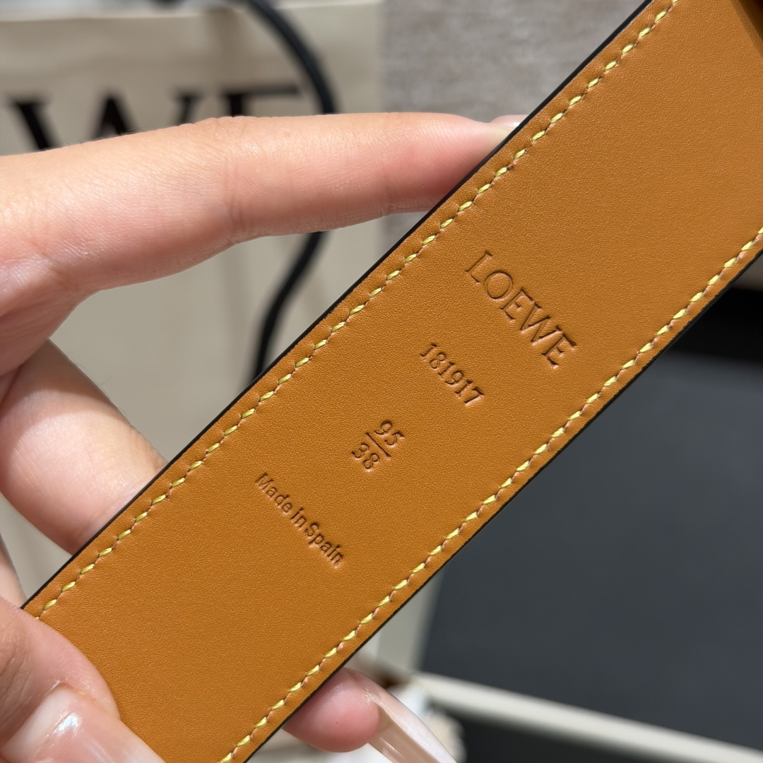 意威家✨ Rounded soft belt in nubuck calfskin 10mm 牛巴革柔软
