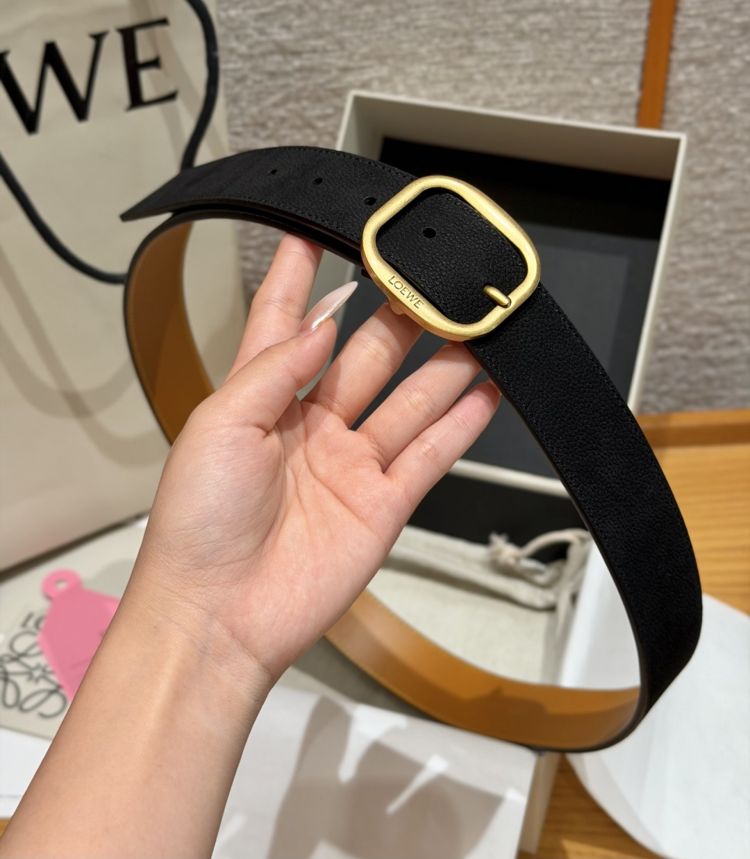 意威家✨ Rounded soft belt in nubuck calfskin 10mm 牛巴革柔软