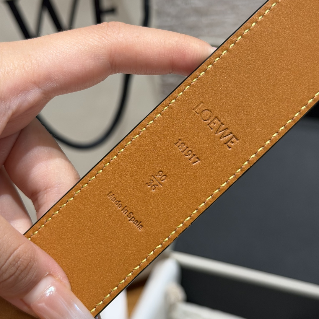 意威家✨ Rounded soft belt in nubuck calfskin 10mm 牛巴革柔软 意威家✨ Rounded soft belt in nubuck calfskin 10mm 牛巴革柔软