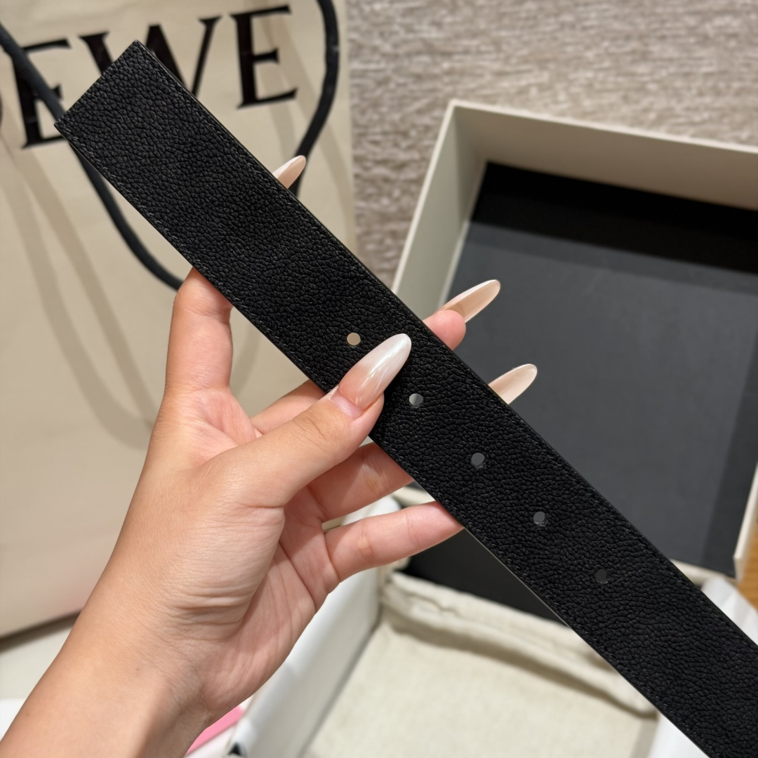 意威家✨ Rounded soft belt in nubuck calfskin 10mm 牛巴革柔软 意威家✨ Rounded soft belt in nubuck calfskin 10mm 牛巴革柔软