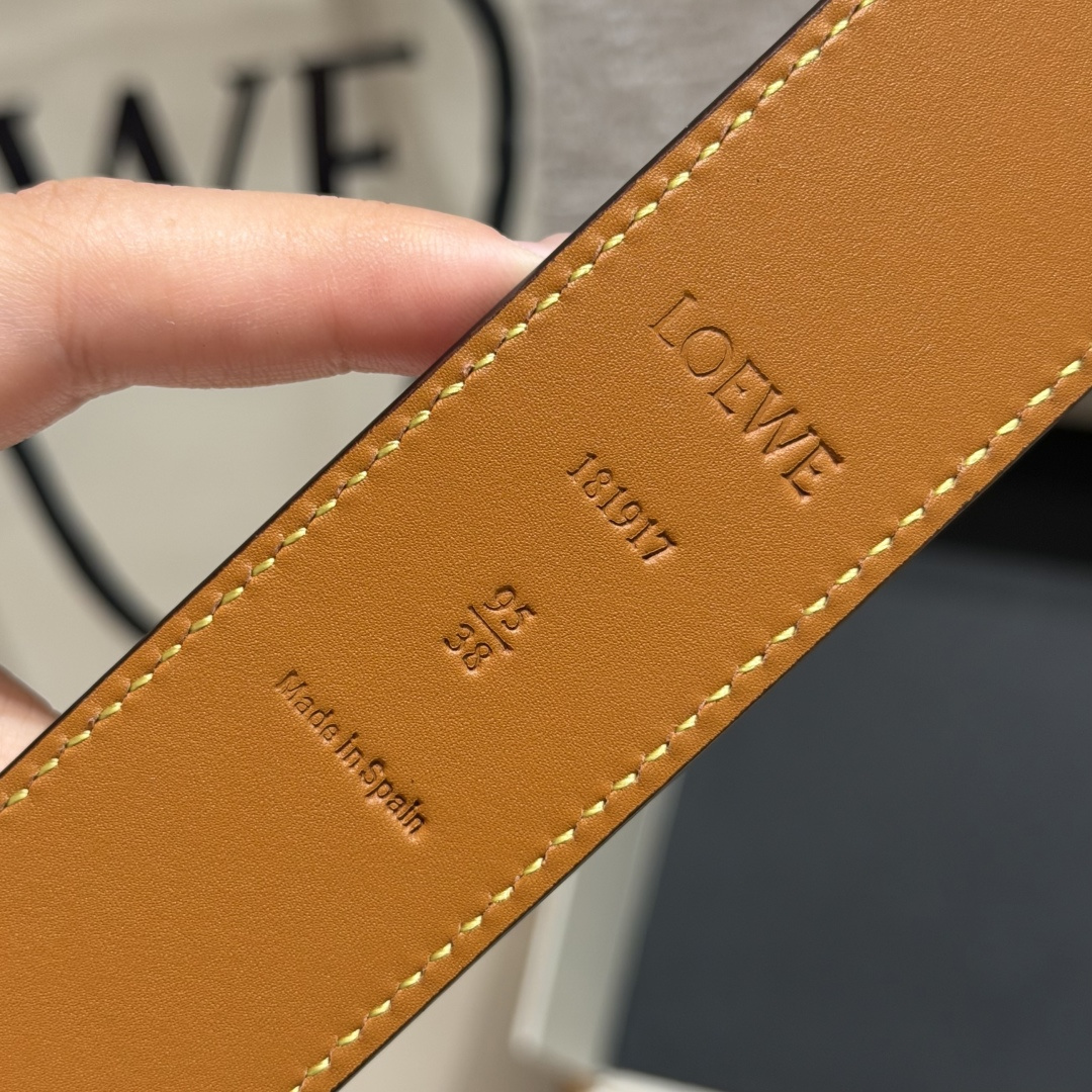 意威家✨ Rounded soft belt in nubuck calfskin 10mm 牛巴革柔软
