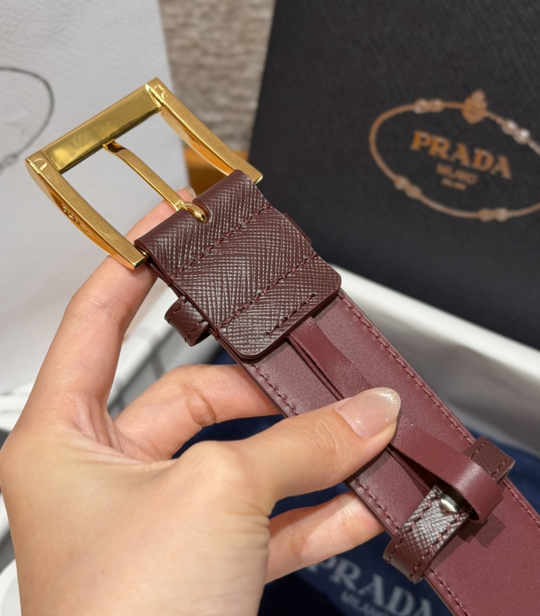 普家✨ Leather Belt 33mm 皮革腰带此款腰带设计简约精致,采用细腻皮革打造,呈现柔软自然 普家✨ Leather Belt 33mm 皮革腰带此款腰带设计简约精致,采用细腻皮革打造,呈现柔软自然