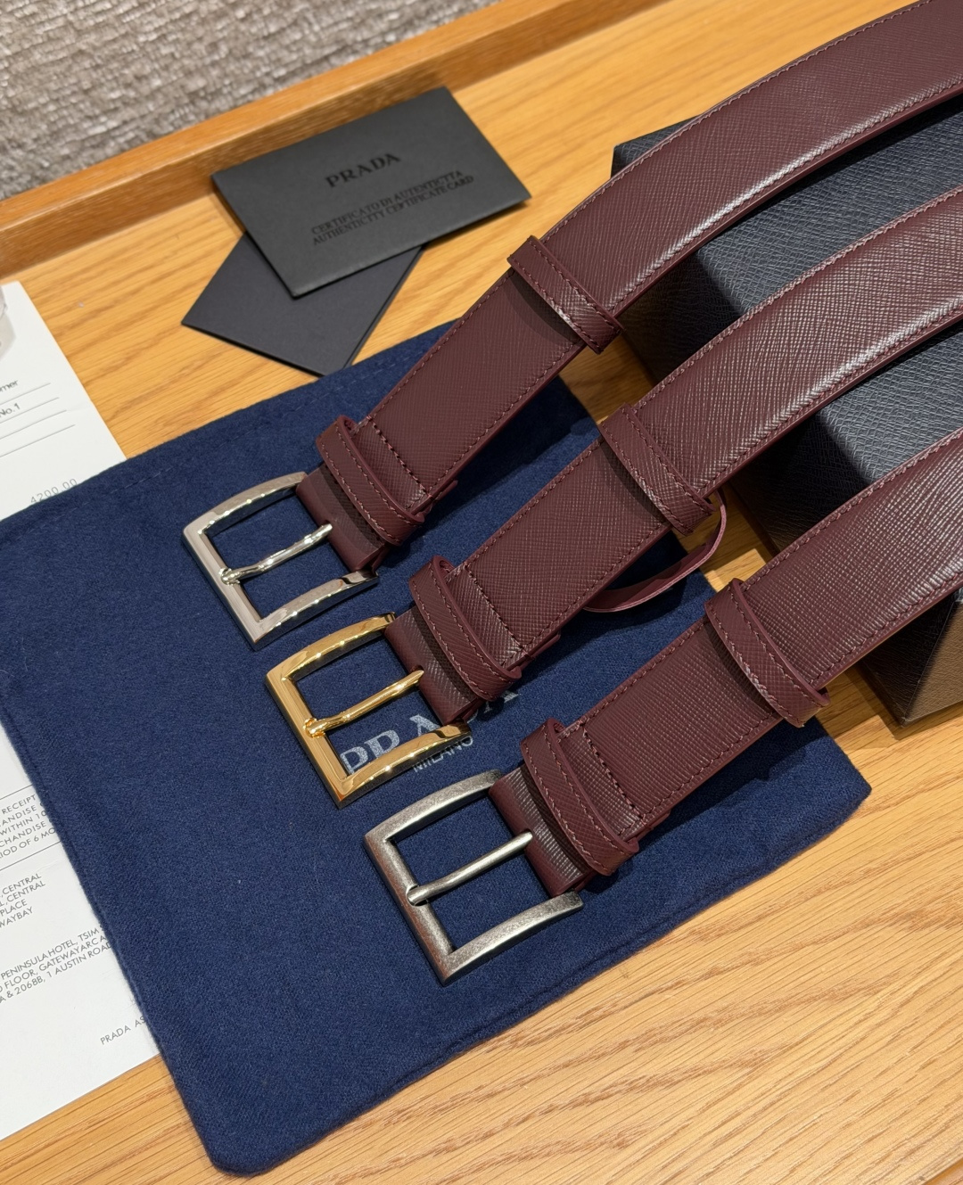 普家✨ Leather Belt 33mm 皮革腰带此款腰带设计简约精致,采用细腻皮革打造,呈现柔软自然 普家✨ Leather Belt 33mm 皮革腰带此款腰带设计简约精致,采用细腻皮革打造,呈现柔软自然
