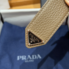 普家✨ Leather Belt 33mm 皮革腰带此款腰带设计简约精致,采用细腻皮革打造,呈现柔软自然 普家✨ Leather Belt 33mm 皮革腰带此款腰带设计简约精致,采用细腻皮革打造,呈现柔软自然