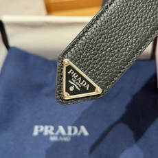 普家✨ Leather Belt 33mm 皮革腰带此款腰带设计简约精致,采用细腻皮革打造,呈现柔软自然 普家✨ Leather Belt 33mm 皮革腰带此款腰带设计简约精致,采用细腻皮革打造,呈现柔软自然