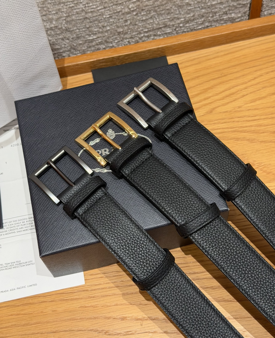 普家✨ Leather Belt 33mm 皮革腰带此款腰带设计简约精致,采用细腻皮革打造,呈现柔软自然 普家✨ Leather Belt 33mm 皮革腰带此款腰带设计简约精致,采用细腻皮革打造,呈现柔软自然