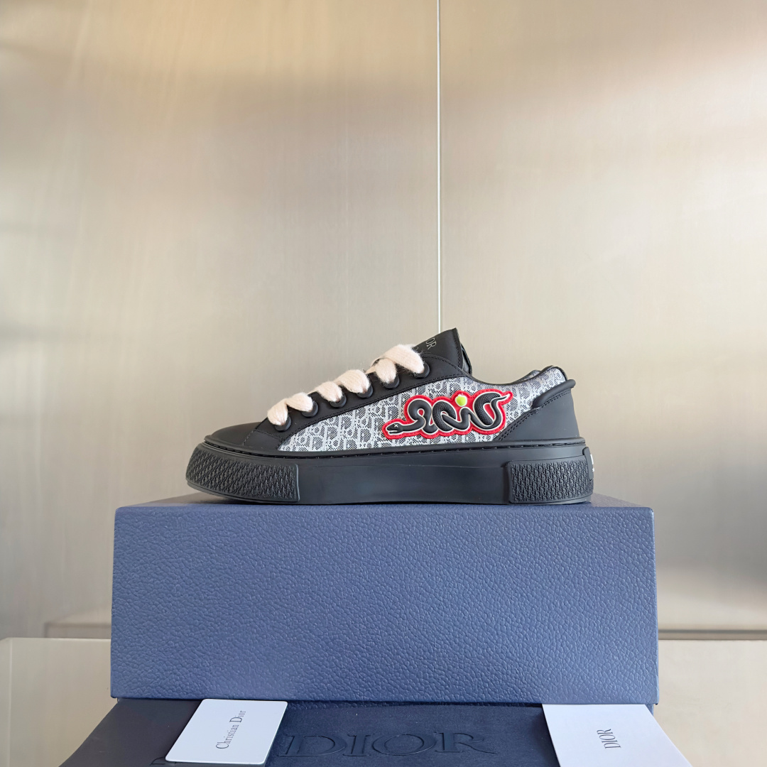 顶级版本:情侣款
迪奥Dior B33系列 最新蛇年限定 情侣款 休闲 运动鞋 滑板鞋
原版购入开发 做