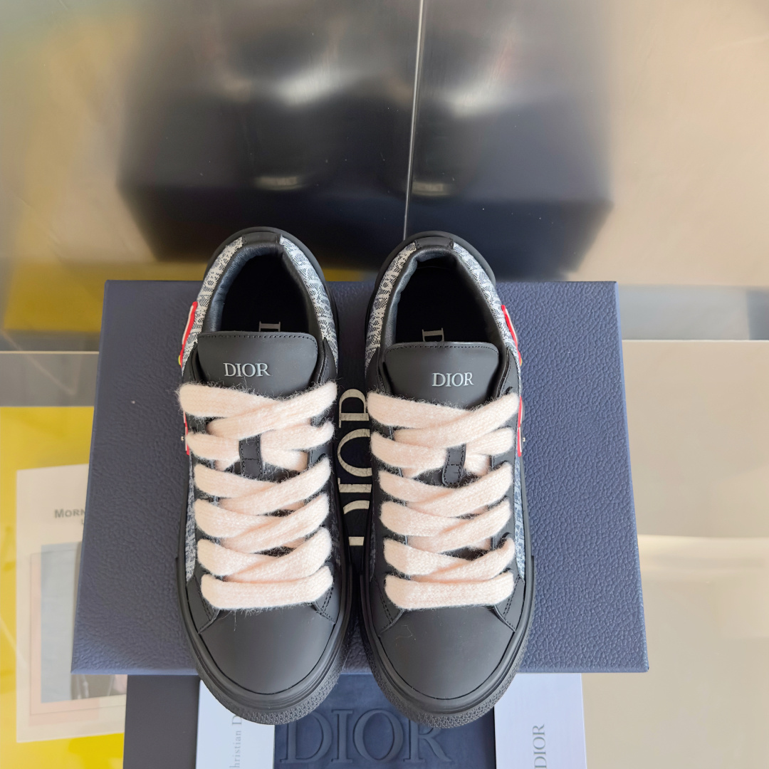 顶级版本:情侣款
迪奥Dior B33系列 最新蛇年限定 情侣款 休闲 运动鞋 滑板鞋
原版购入开发 做