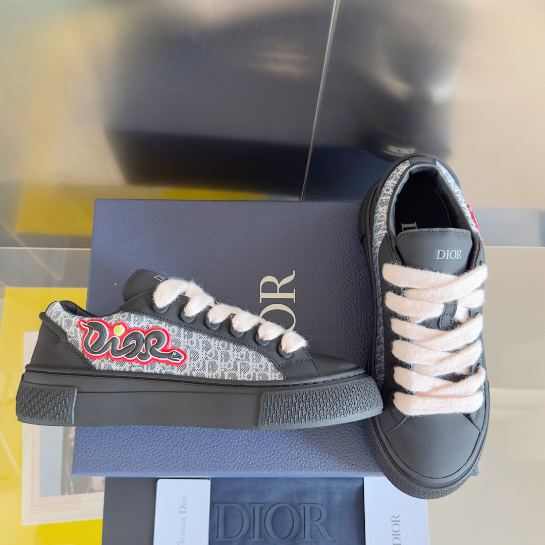 顶级版本:情侣款
迪奥Dior B33系列 最新蛇年限定 情侣款 休闲 运动鞋 滑板鞋
原版购入开发 做